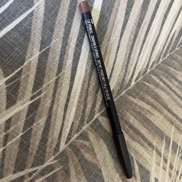 New without Box MAC Lip Liner Pencil Color OAK - Picture 1 of 2